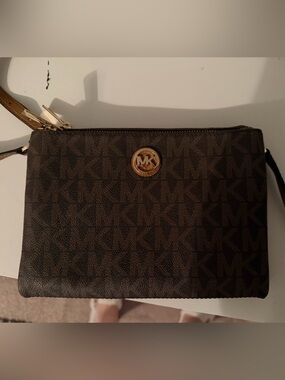 Michael Kors Brown purse with Gold Hardware